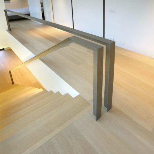 Houten trap | Massieve planken- en parketvloeren | Parketline | Roeselare